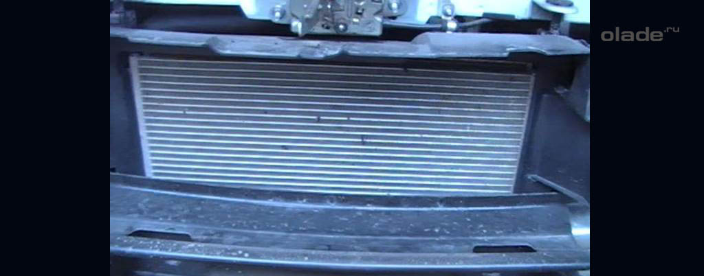 Снятие переднего бампера на Ладе Веста, детали и узлы за бампером (фото 2)