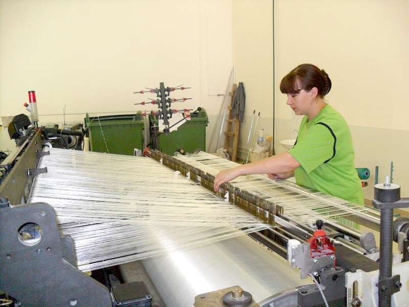 Изготовление стеклоткани на ткацком станке