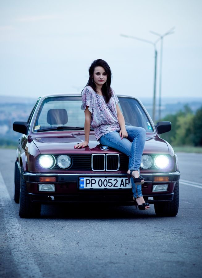 Девушки и автомобили (30 фото)